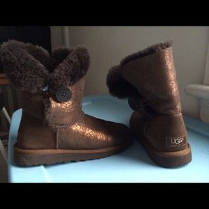 Shinny cooper brown Ugg boots