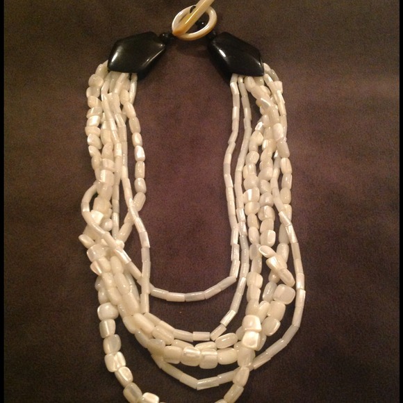 Black & white high gloss shell necklace - Picture 1 of 1