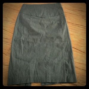 Never worn EXPRESS pencil skirt, needs an iron.