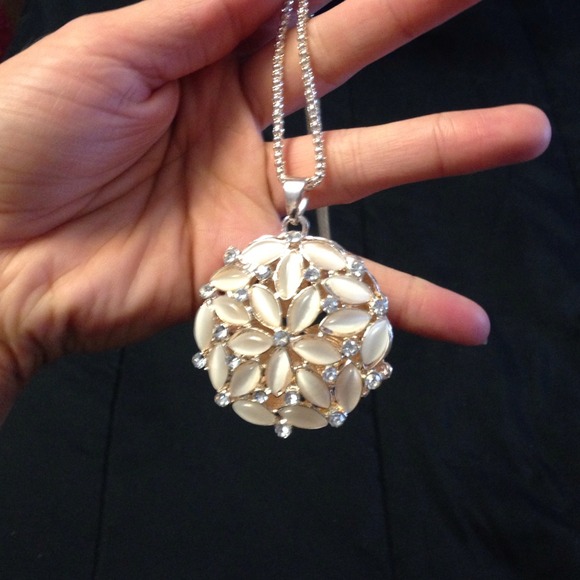 Necklace/accessories - Picture 2 of 4