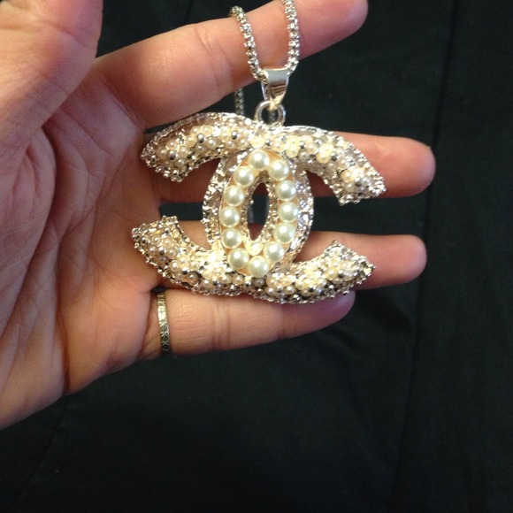 Necklace/accessories - Picture 3 of 4
