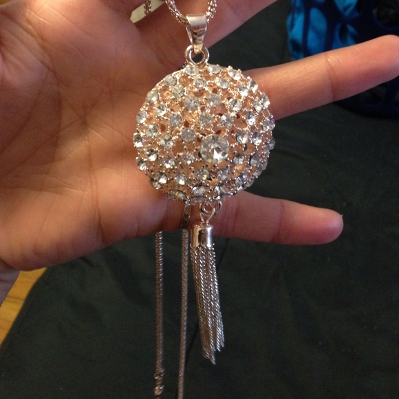 Necklace/accessories - Picture 4 of 4