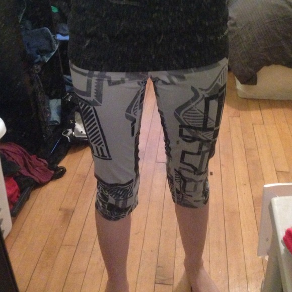 Nike Pro graphic crops - Picture 2 of 4