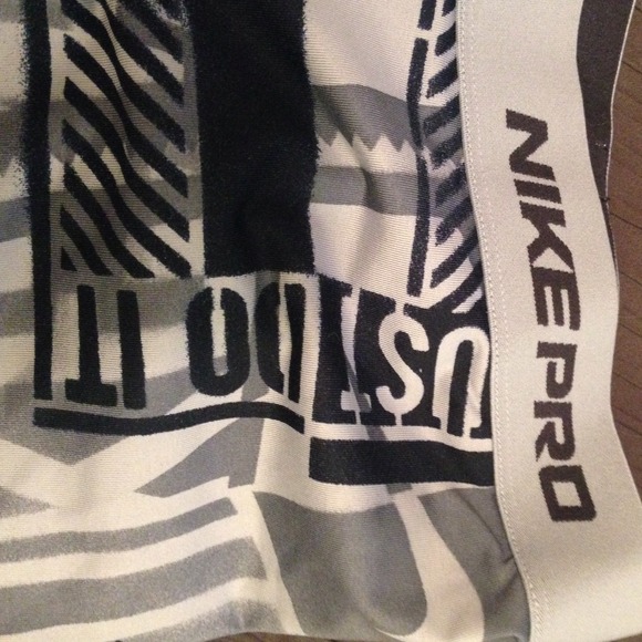 Nike Pro graphic crops - Picture 4 of 4