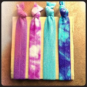4 Elastic Hair Ties