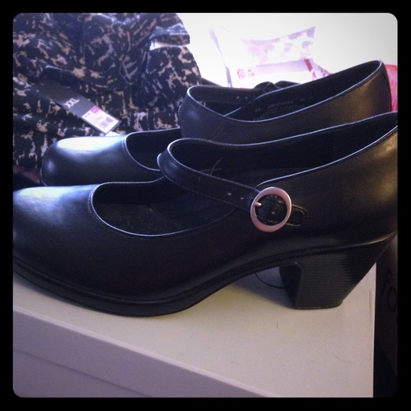 Low heeled Mary Jane style danskos NWOT