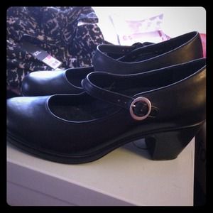 Low heeled Mary Jane style danskos NWOT