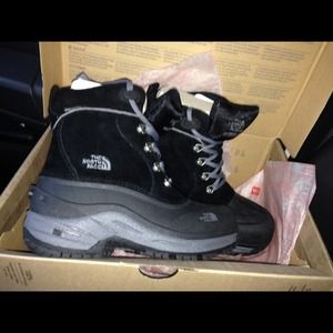 North Face kid snow boots ~ brand new in box, Sz 3