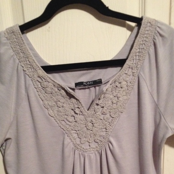 Grey top - Picture 2 of 3