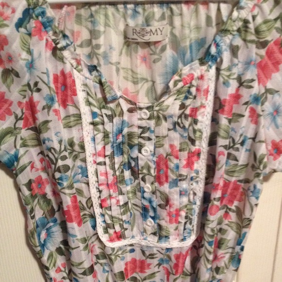 Flower blouse - Picture 2 of 3