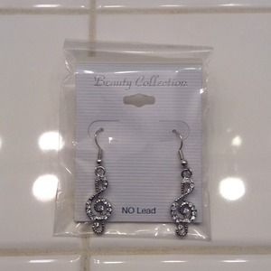 Beautiful silver/crystal Music G-clef earrings