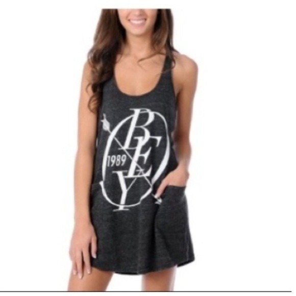 Obey tank