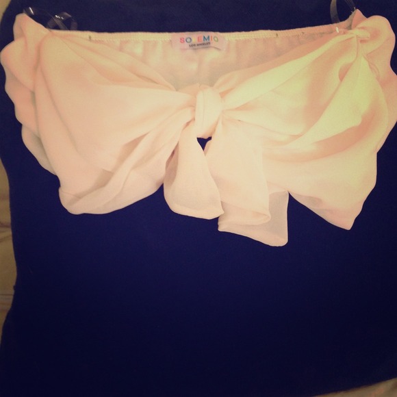 🚨SOLD🚨 Bow bandeau crop top 🎀