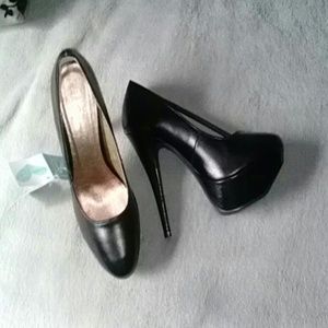 BLACK PUMPS