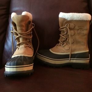 Sorel woman size 7 Caribou waterproof boots