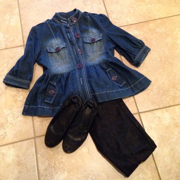 DENIM JACKET IN SMALL (runs big, more like med)