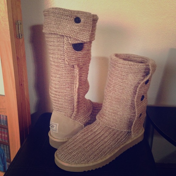 Classic Cardy Uggs 👣❄️⛄️