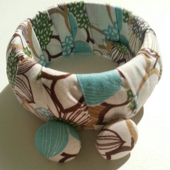 Fabric button stud earrings and bangle