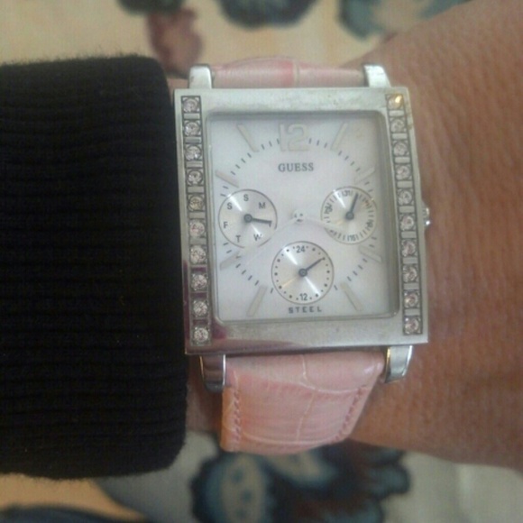 Guess womens watch - Picture 2 of 4