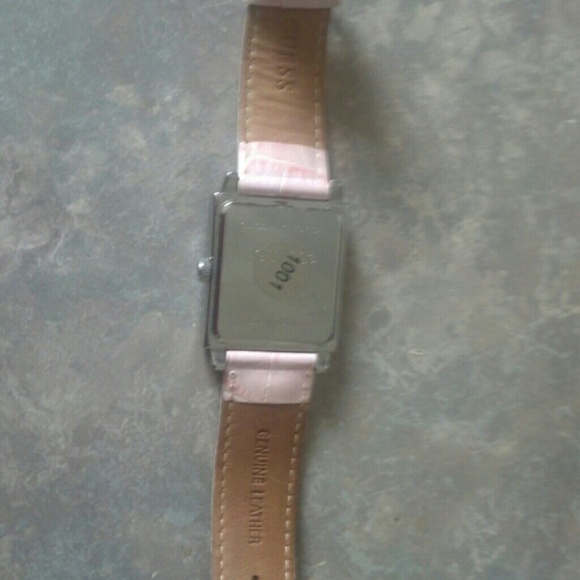 Guess womens watch - Picture 3 of 4