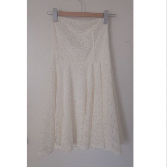 white lace strapless dress 🍷