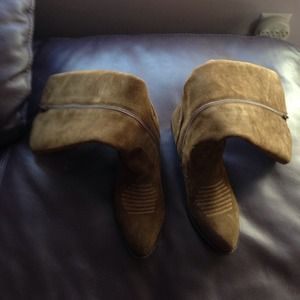 Side zip cowgirl boots 16" around