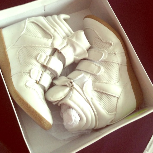STEVE MADDEN WEDGED SNEAKERS