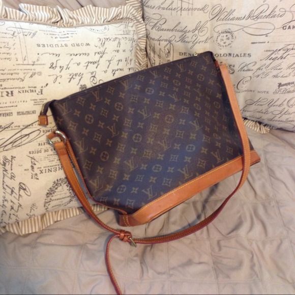 Shoulder bag