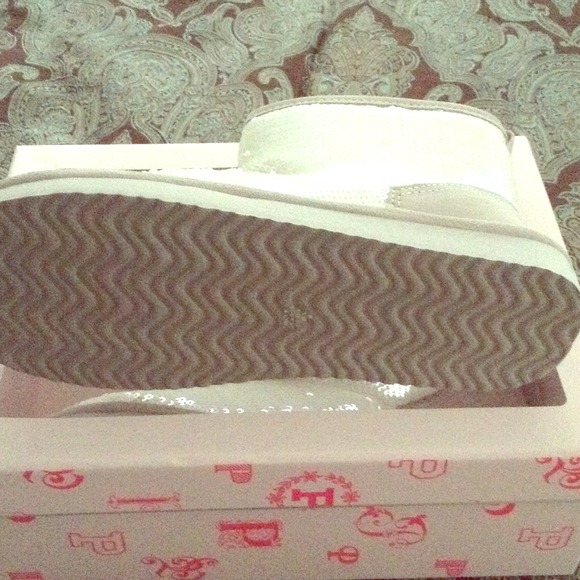 Brand new Victoria Secrets bling Slipper!