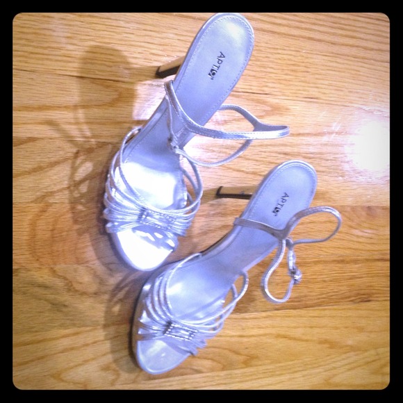 Silver shoe by Apt