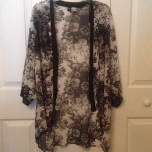 Brand new black and white rose pattern kimono
