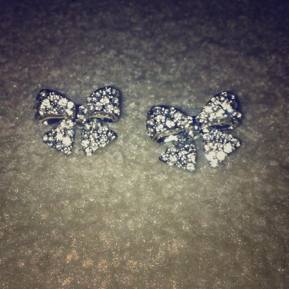 Bow earrings