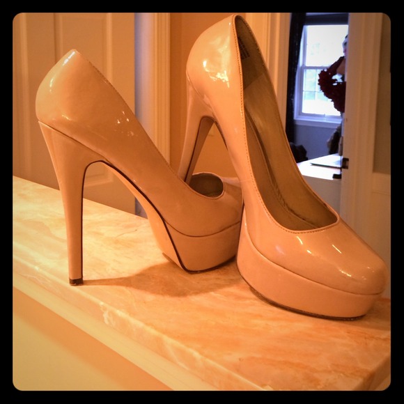 Stunning beige platform heels