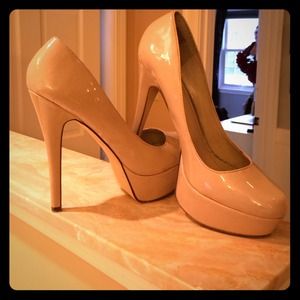 Stunning beige platform heels