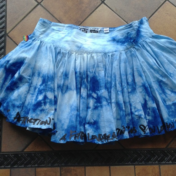 LOWERED⬇ Harajuku Lovers skirt!