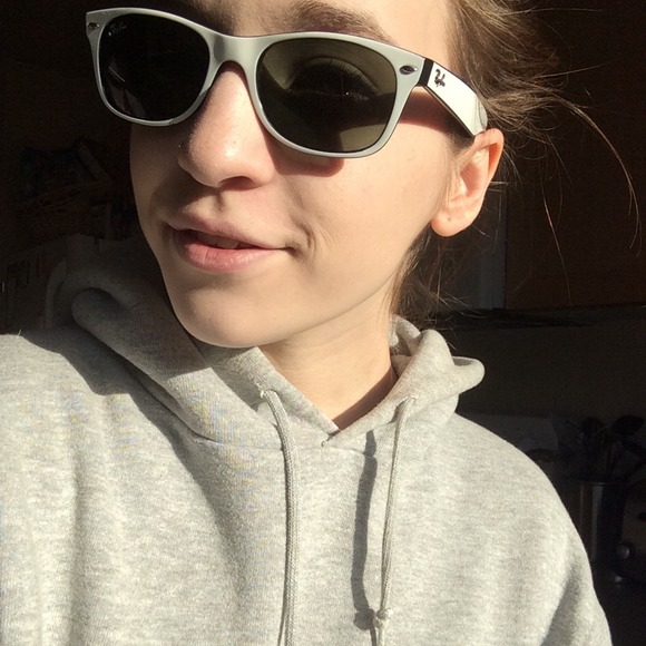 ❌SOLD❌White Ray Ban Wayfarer - Picture 4 of 4