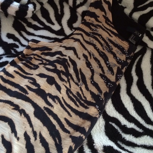 Top - Picture 3 of 4