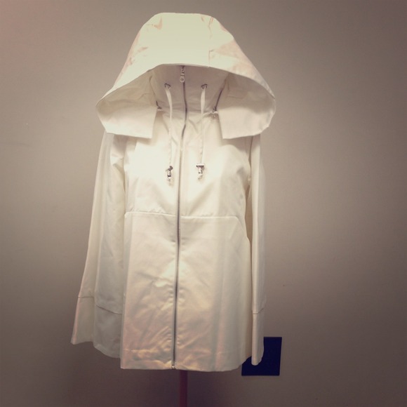White full zippered poncho with good