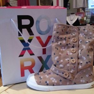 Roxy tan floral print boots