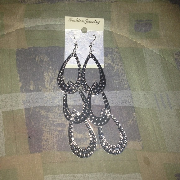 Silver Tear-dropped Shape Hanging Earrings - Picture 1 of 2