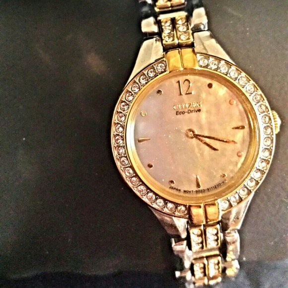 Swarvoski Crystal covered gold& silver watch. - Picture 4 of 4