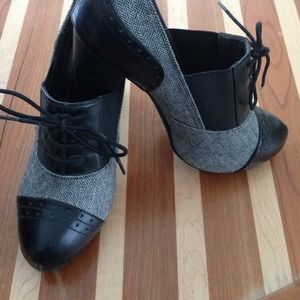 APT.9 Black & white shoes