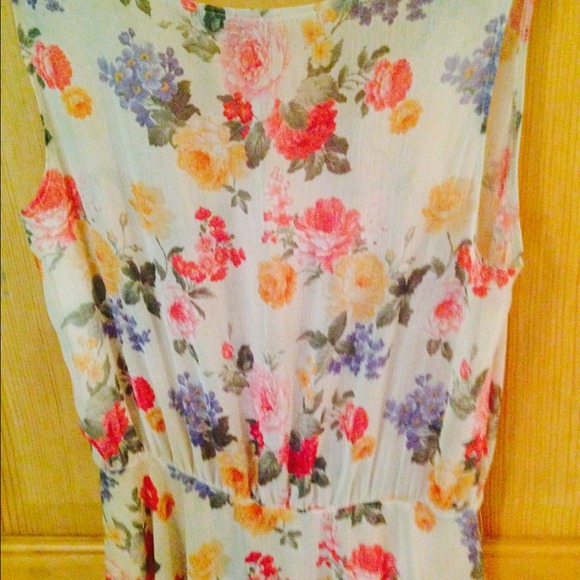 Amazing floral high-low dress - Picture 3 of 3