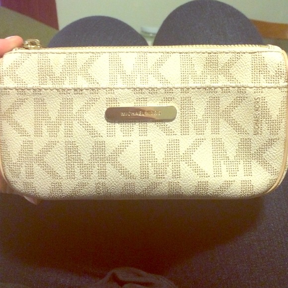 Michael Kors Cosmetic bag. Best offer