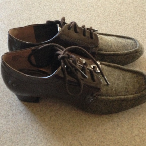 Ladies shoes