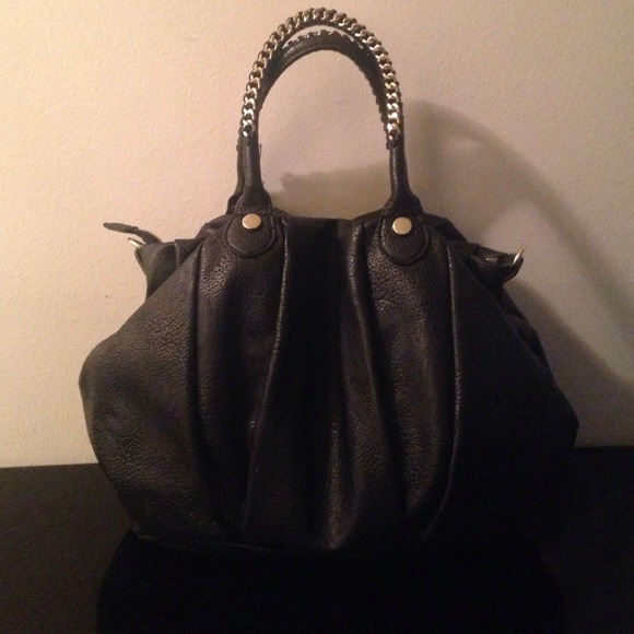 Black purse on reserve for @tee2014 ill 11/21