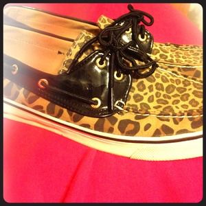 Leopard Sperrys