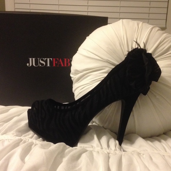 Zebra patterned heels with feather detailing - Picture 1 of 4