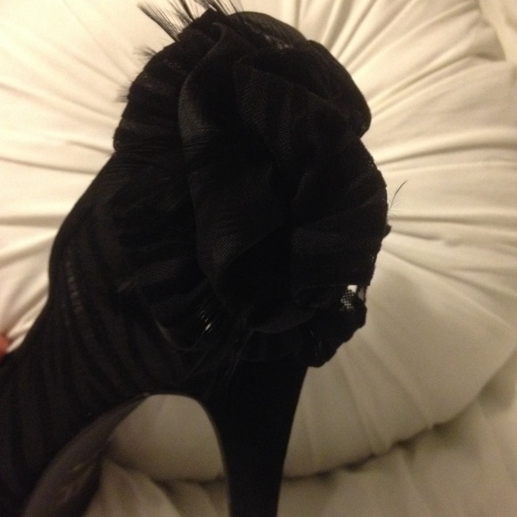 Zebra patterned heels with feather detailing - Picture 3 of 4