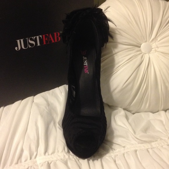 Zebra patterned heels with feather detailing - Picture 4 of 4